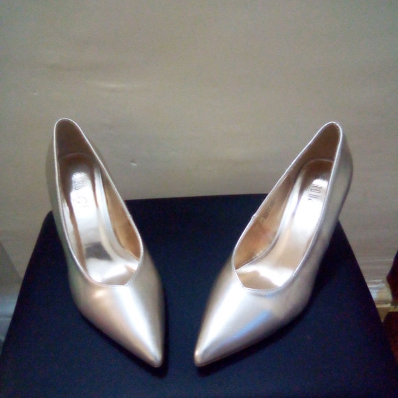 Shoes - Picture 2 of 3